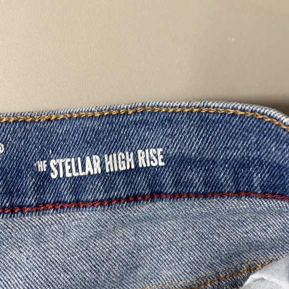 Wildflower Women’s Stellar High Waist Distressed Jean Shorts Size 11 - Picture 9 of 11